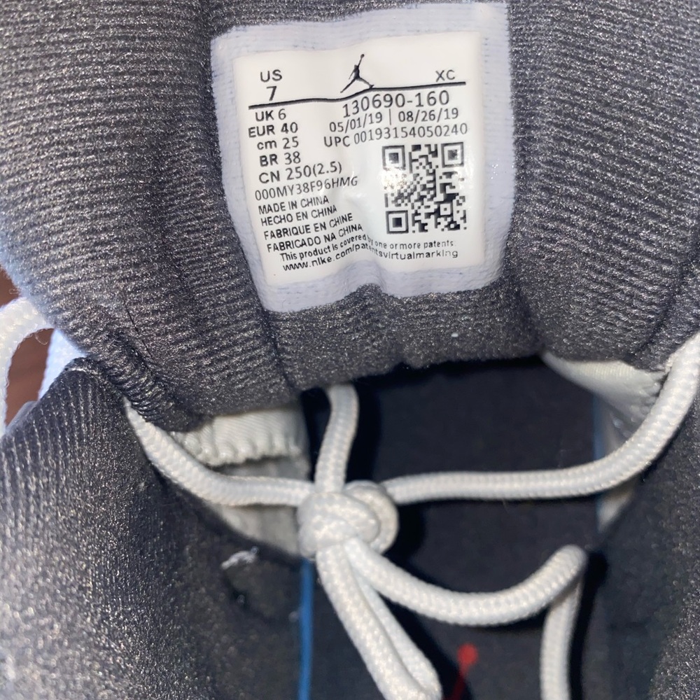 Jordan 12 retros - Picture 1 of 3